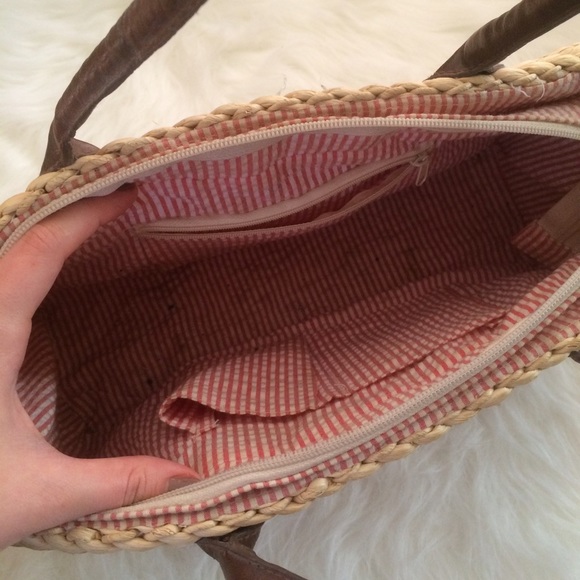 Super Cute Vintage Straw Bag - Picture 3 of 4